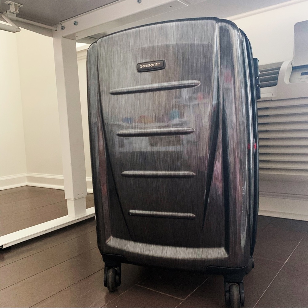 Winfield 2 Fashion 20" Spinner